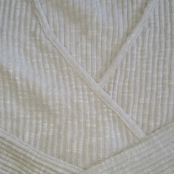 Forever 21 Long Sleeve Gray Top - Picture 7 of 7